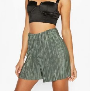 Green high waisted shorts